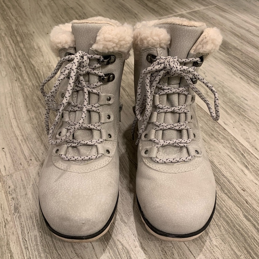 JBU Women’s Blue Creek Water-Resistant Lace-up Booties